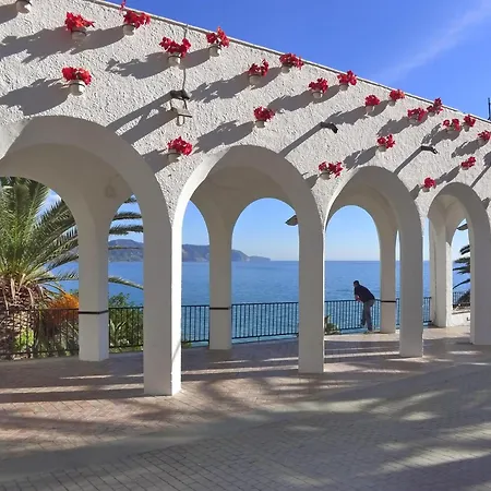 R1400 Edificio Sirena 2f * Nerja